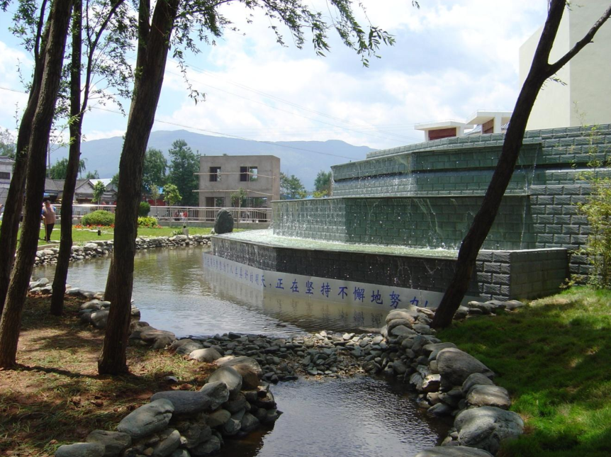 2004 年在云南省大理市建成日处理 5000 吨生活污水处理样榜巟程